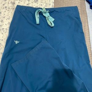 Med Couture  E-Z flex scrub pants size small navy blue/caribbean blue